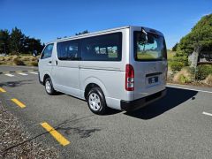 Photo of the vehicle Toyota HiAce