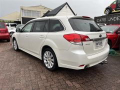 Photo of the vehicle Subaru Legacy