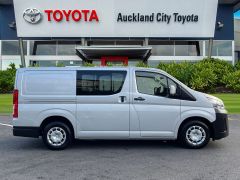 Photo of the vehicle Toyota HiAce