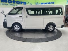 Photo of the vehicle Toyota HiAce