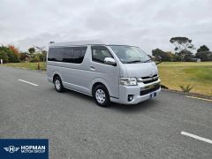 Photo of the vehicle Toyota HiAce