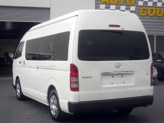 Photo of the vehicle Toyota HiAce