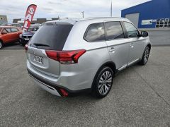 Photo of the vehicle Mitsubishi Outlander