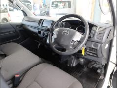 Photo of the vehicle Toyota HiAce