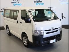 Photo of the vehicle Toyota HiAce