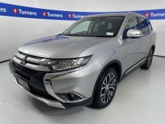 Photo of the vehicle Mitsubishi Outlander