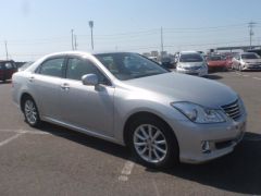 Photo of the vehicle Toyota Crown