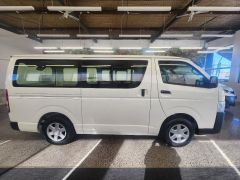 Photo of the vehicle Toyota HiAce