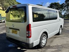 Photo of the vehicle Toyota HiAce