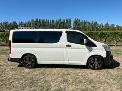 Photo of the vehicle Toyota HiAce