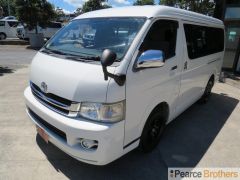 Photo of the vehicle Toyota HiAce