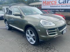 Photo of the vehicle Porsche Cayenne