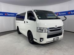 Photo of the vehicle Toyota HiAce