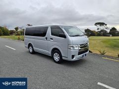 Photo of the vehicle Toyota HiAce