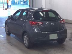 Photo of the vehicle Mazda Demio