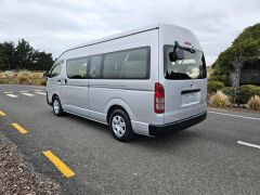 Photo of the vehicle Toyota HiAce