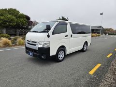 Photo of the vehicle Toyota HiAce