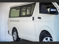 Photo of the vehicle Toyota HiAce