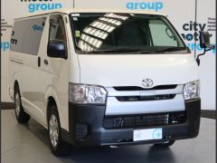 Photo of the vehicle Toyota HiAce