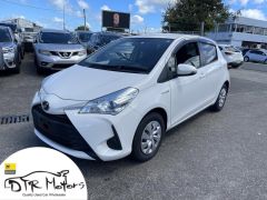 Photo of the vehicle Toyota Vitz