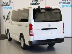 Photo of the vehicle Toyota HiAce