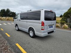 Photo of the vehicle Toyota HiAce