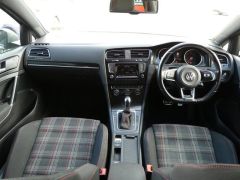 Photo of the vehicle Volkswagen Golf