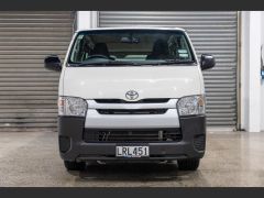 Photo of the vehicle Toyota HiAce