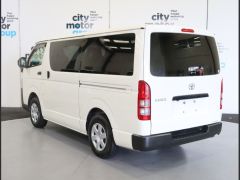 Photo of the vehicle Toyota HiAce