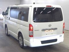 Photo of the vehicle Toyota HiAce