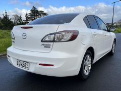 Photo of the vehicle Mazda Axela