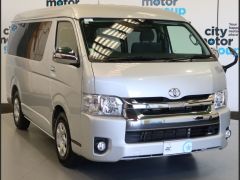 Photo of the vehicle Toyota HiAce