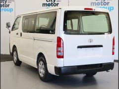 Photo of the vehicle Toyota HiAce