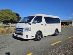 Photo of the vehicle Toyota HiAce