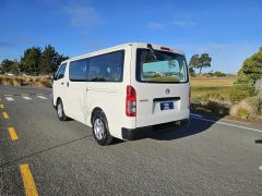 Photo of the vehicle Toyota HiAce