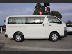 Photo of the vehicle Toyota HiAce