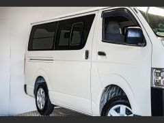 Photo of the vehicle Toyota HiAce