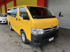 Photo of the vehicle Toyota HiAce