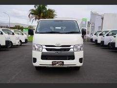 Photo of the vehicle Toyota HiAce