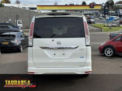 Photo of the vehicle Nissan Serena