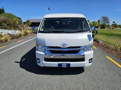 Photo of the vehicle Toyota HiAce