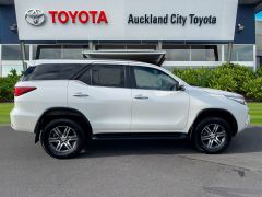 Photo of the vehicle Toyota Fortuner