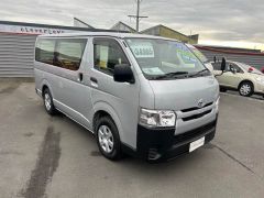 Photo of the vehicle Toyota HiAce