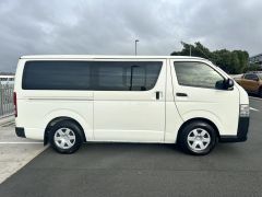 Photo of the vehicle Toyota HiAce