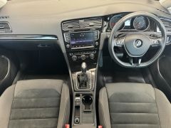 Photo of the vehicle Volkswagen Golf