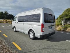 Photo of the vehicle Toyota HiAce