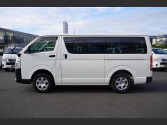 Photo of the vehicle Toyota HiAce