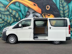 Photo of the vehicle Toyota HiAce