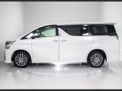 Photo of the vehicle Toyota Vellfire