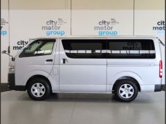 Photo of the vehicle Toyota HiAce